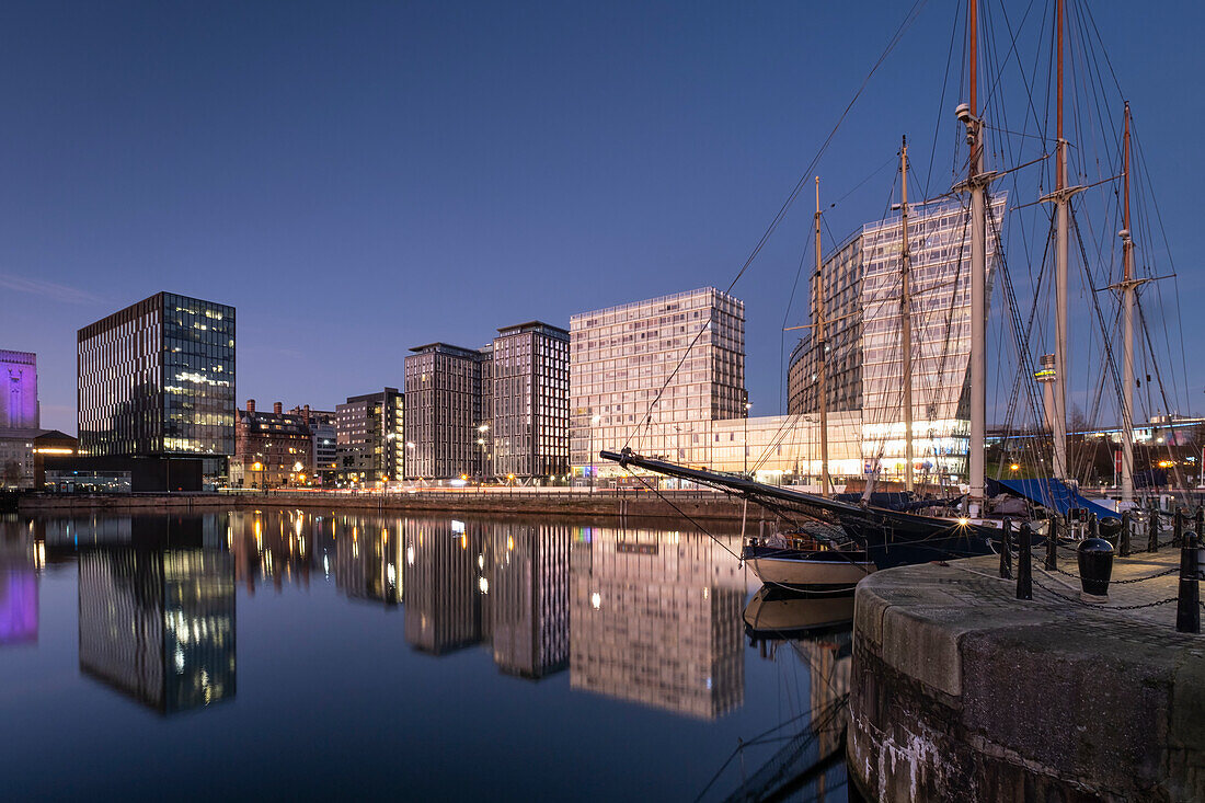 Großsegler im Canning Dock und an der Liverpool Waterfront, Liverpool, Merseyside, England, Vereinigtes Königreich, Europa