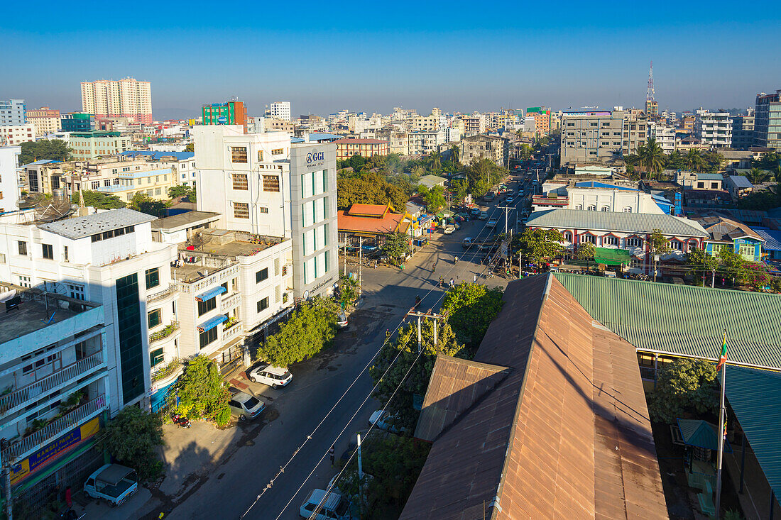 Blick von oben auf die 81. Straße, Mandalay, Myanmar (Myanmar), Asien