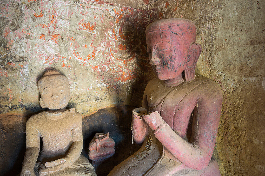 Buddha statues, Hpo Win Daung Caves (Phowintaung Caves), Monywa, Myanmar (Burma), Asia