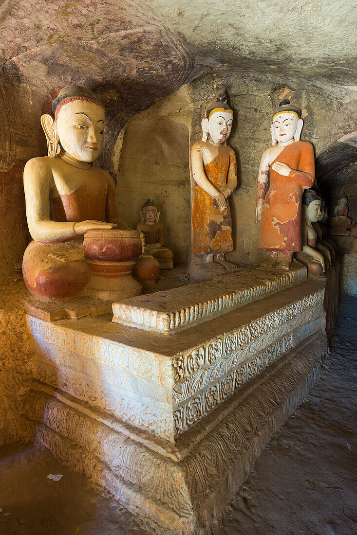 Buddha-Statuen, Hpo Win Daung-Höhlen (Phowintaung-Höhlen), Monywa, Myanmar (Birma), Asien