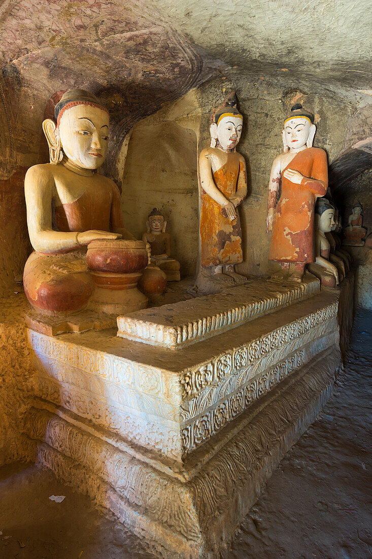 Buddha statues, Hpo Win Daung Caves (Phowintaung Caves), Monywa, Myanmar (Burma), Asia