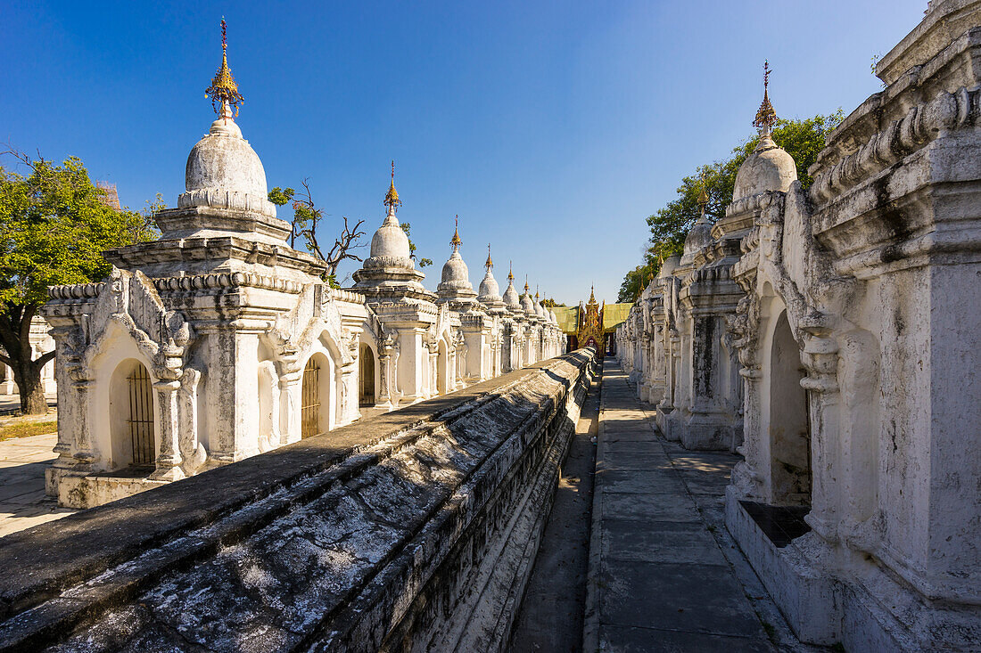 Kuthodaw Pagoda, Mandalay, Myanmar (Burma), Asia