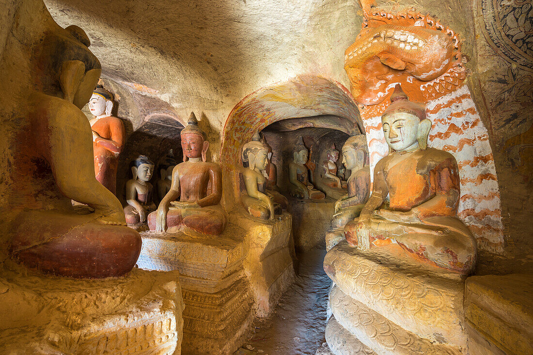 Buddha-Statuen, Hpo Win Daung-Höhlen (Phowintaung-Höhlen), Monywa, Myanmar (Birma), Asien