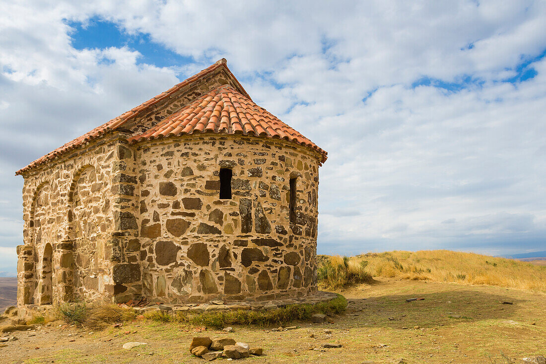Wachhaus an der Grenze zwischen Georgien und Aserbaidschan in der Nähe des Klosters David Gareji, Udabno, Georgien, Zentralasien, Asien