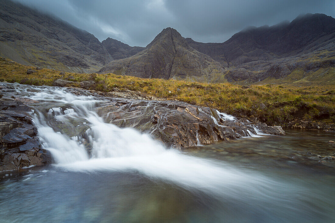 Kaskaden bei Fairy Pools, Isle of Skye, Innere Hebriden, Schottland, Vereinigtes Königreich, Europa