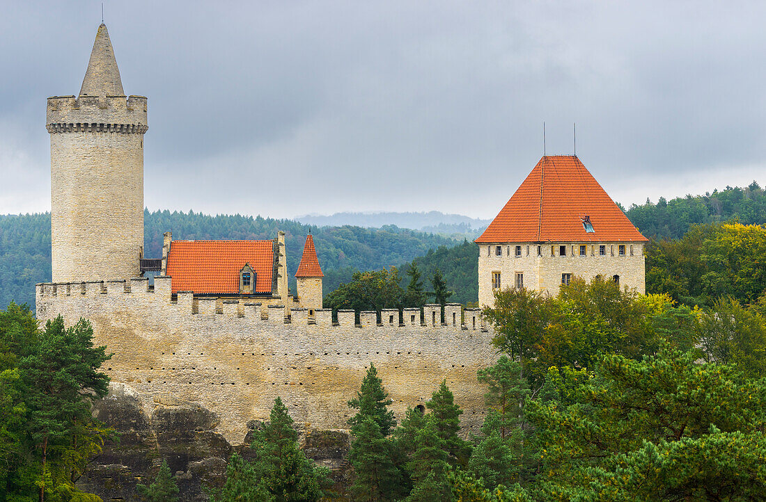 Schloss Kokorin, Landschaftsschutzgebiet Kokorinsko, Mittelböhmen, Tschechische Republik (Tschechien), Europa