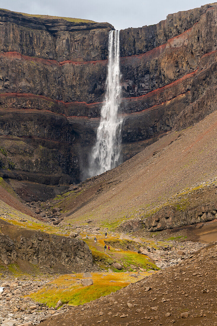 Hengifoss-Wasserfall, Brekka, Ostisland, Island, Polarregionen