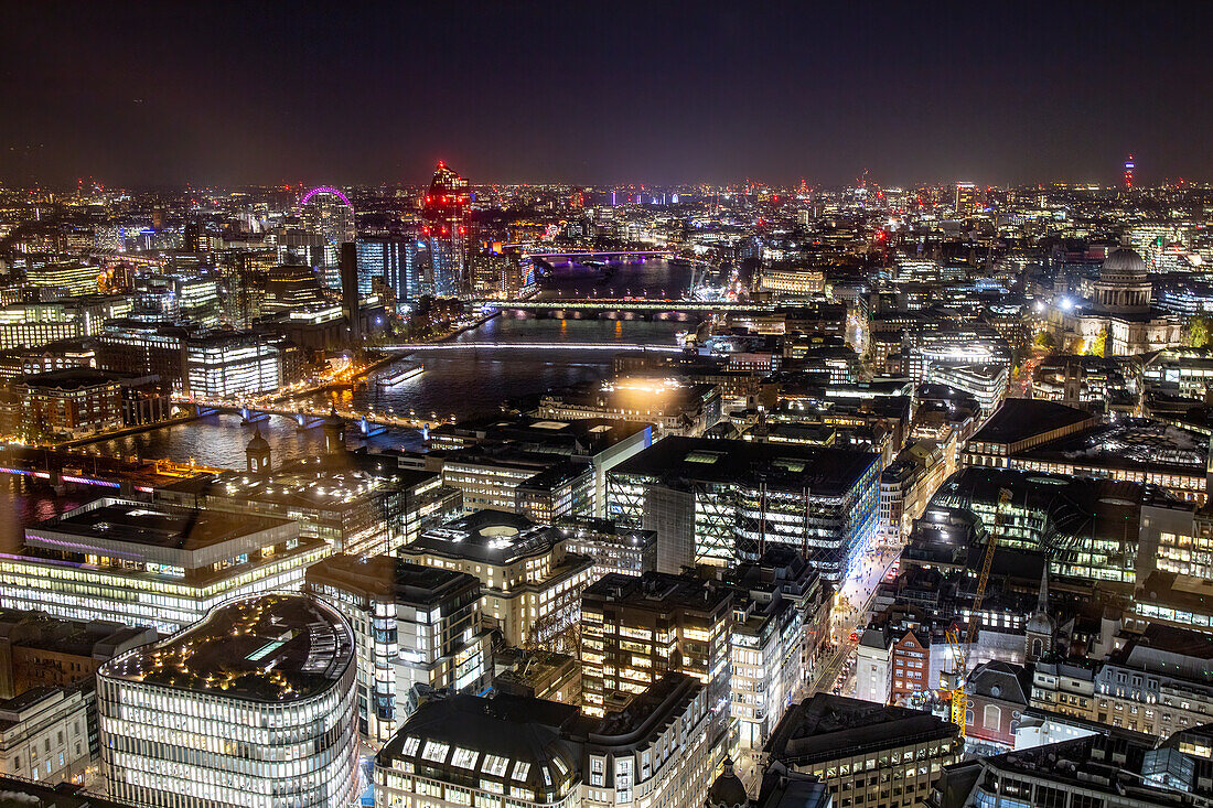 Weite Luftaufnahme von London, England, Vereinigtes Königreich, Europa