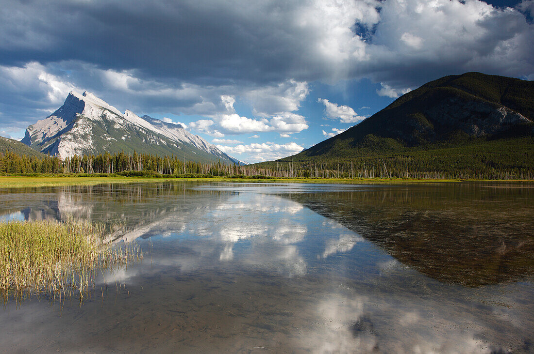 Mount Rundle und Vermillion Lakes, Banff-Nationalpark, UNESCO-Welterbe, Alberta, Rocky Mountains, Kanada, Nordamerika