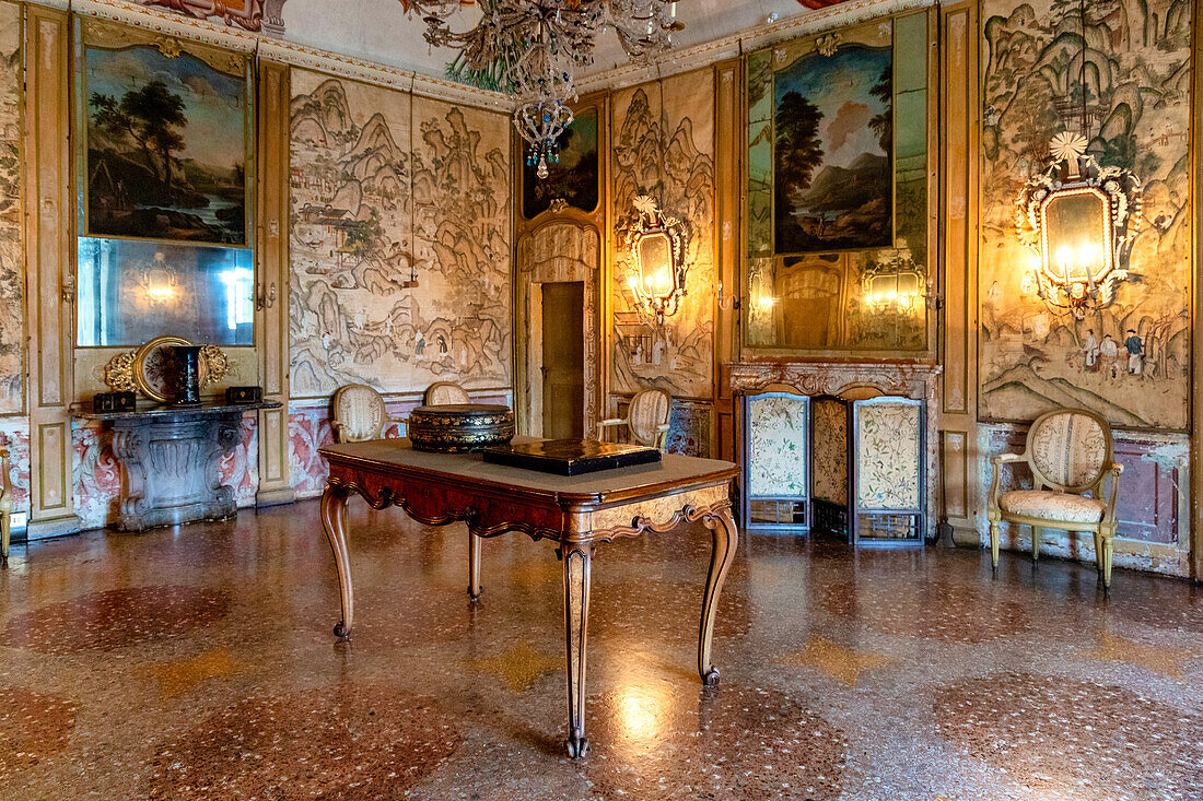Das Wohnzimmer, Schloss von Masino, Caravino, Bezirk Torino, Piemont, Italien, Europa