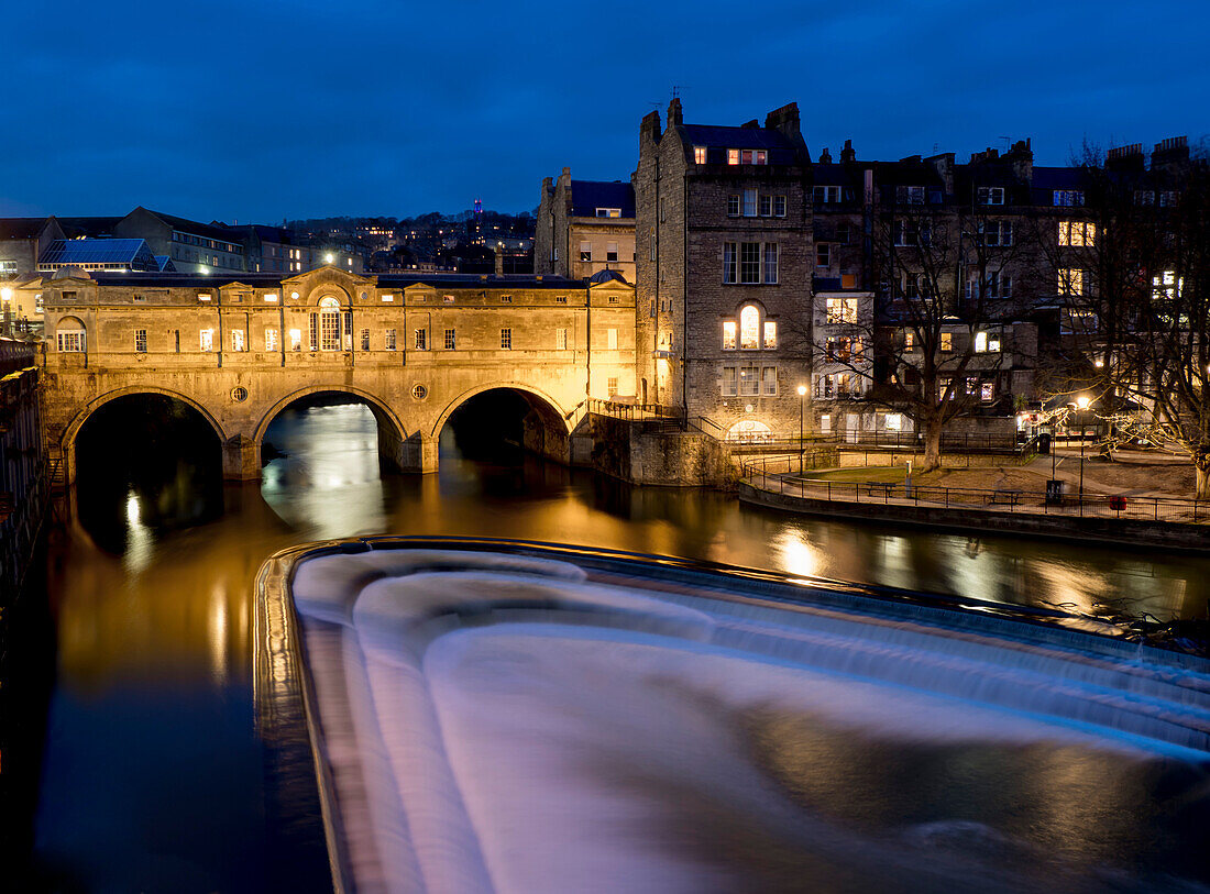 Pulteney Bridge at dusk, Bath, UNESCO World Heritage Site, Somerset, England, United Kingdom, Europe