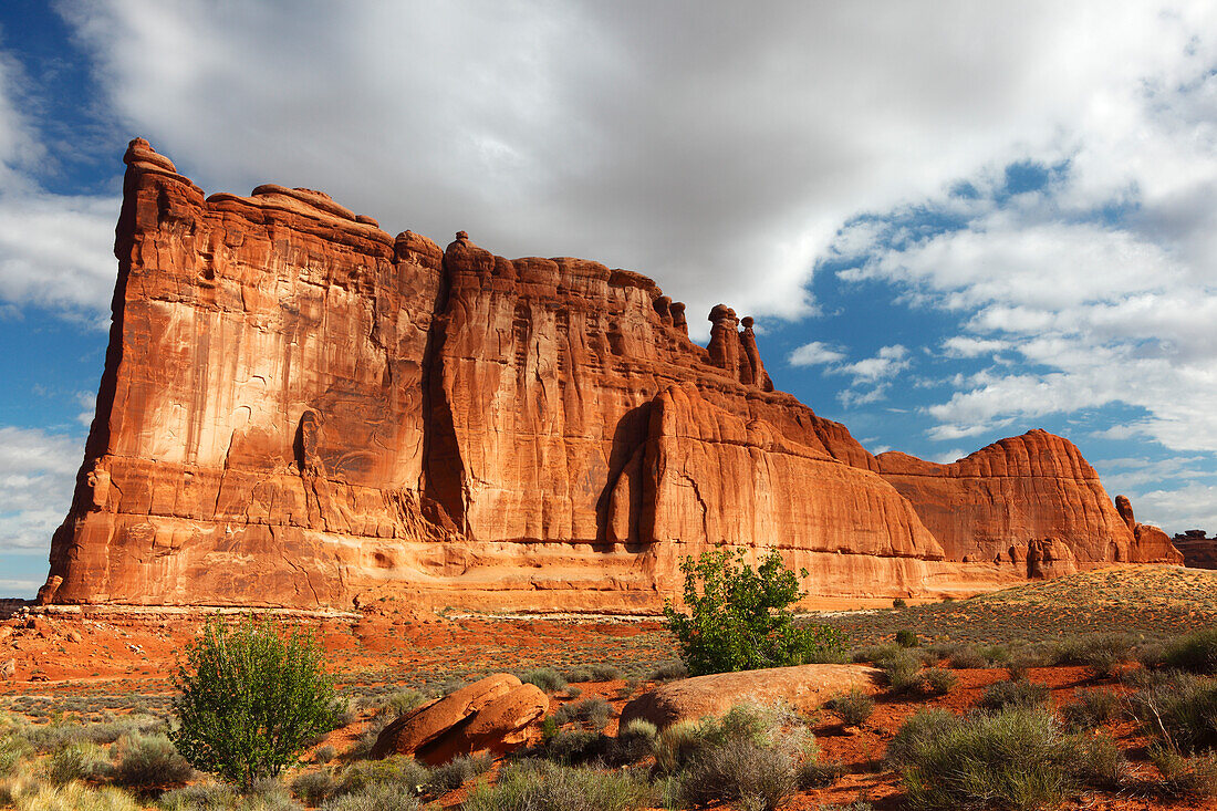 Tower of Babel, Courthouse Towers, Arches National Park, Utah, United States of America, North America