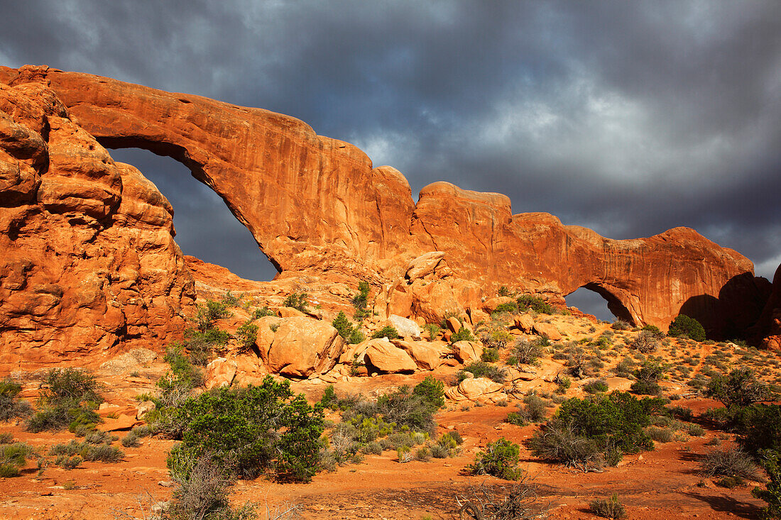Nord- und Südfenster, Arches National Park, Utah, Vereinigte Staaten von Amerika, Nordamerika