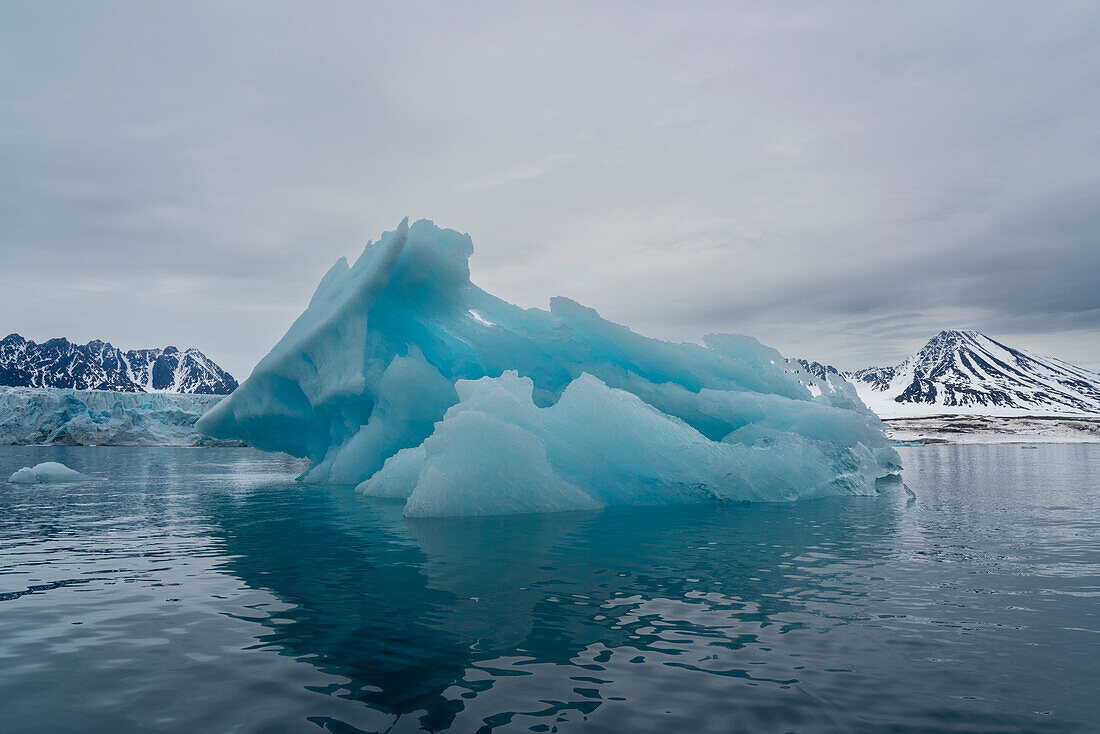 Lillyhookbreen glacier, Spitsbergen, Svalbard Islands, Arctic, Norway, Europe