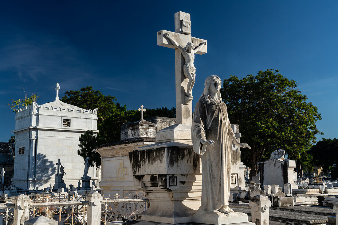 City of the Dead, Colon Cemetery, Vedado, Havana, Cuba, West Indies, Caribbean, Central America