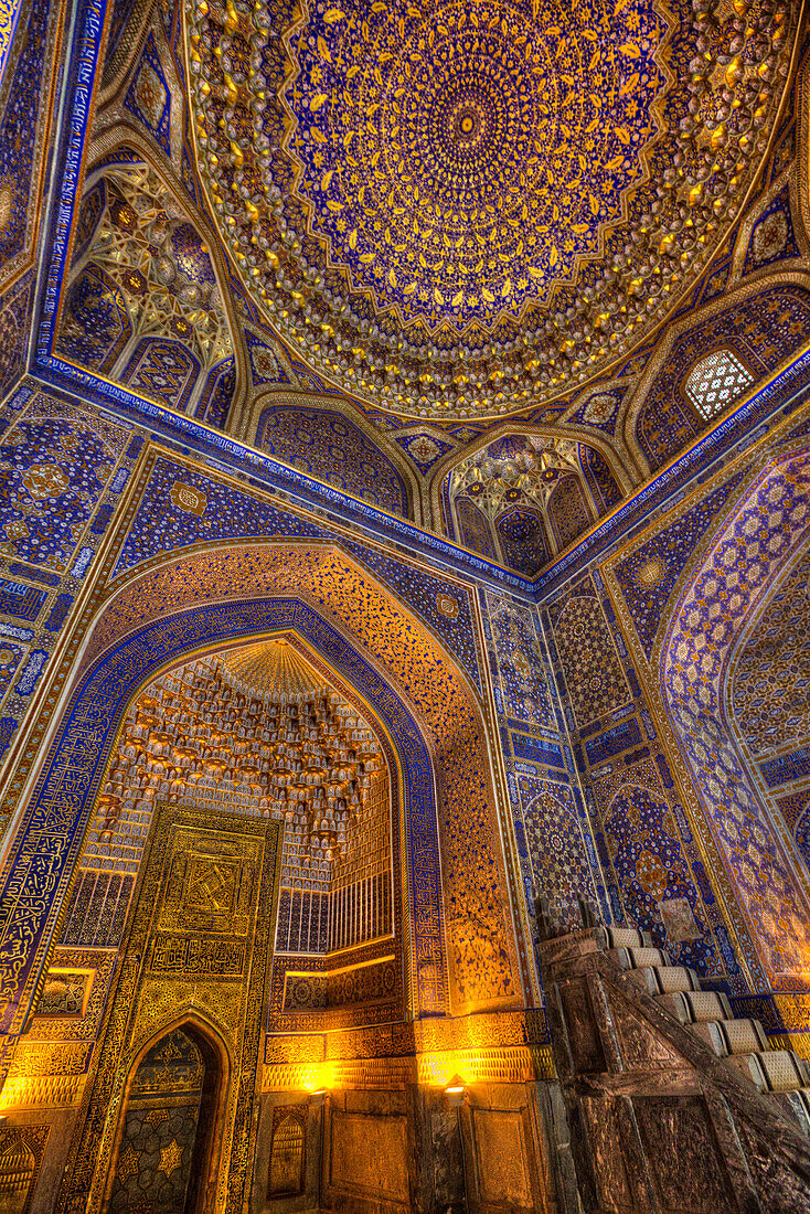 Innenraum, Tilla-Kari-Moschee, vollendet 1660, Registan-Platz, UNESCO-Welterbe, Samarkand, Usbekistan, Zentralasien, Asien