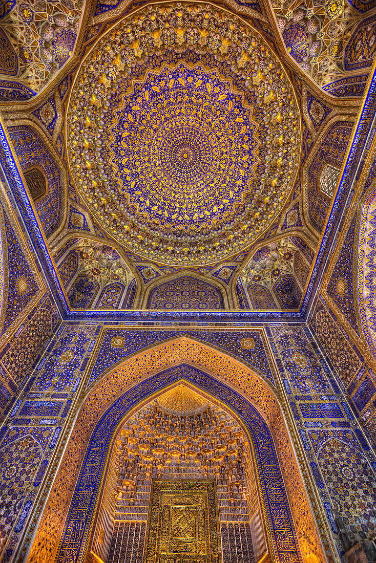 Interior, Tilla-Kari Mosque, completed 1660, Registan Square, UNESCO World Heritage Site, Samarkand, Uzbekistan, Central Asia, Asia
