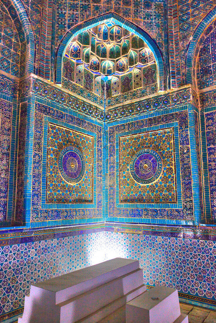Interior Tombs, Shad-I-Mulk Oko Mausoleum, 1371-1383, Shah-I-Zinda, UNESCO World Heritage Site, Samarkand, Uzbekistan, Central Asia, Asia