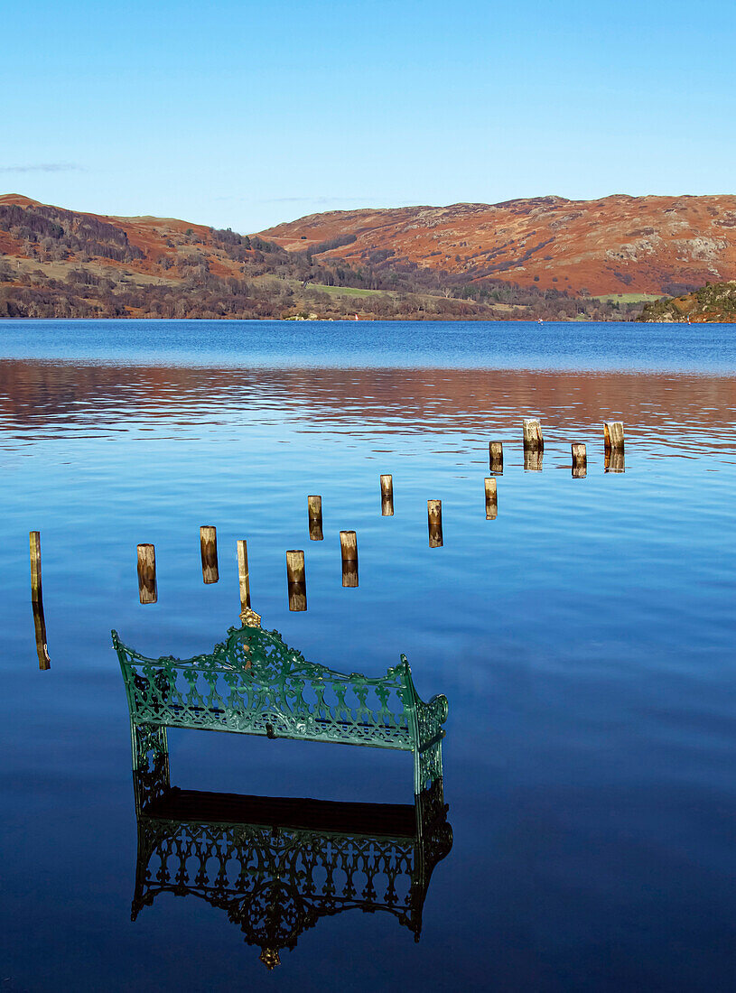 Hochwasser, Ufer des Ullswater, Glenridding, Ullswater, Lake District National Park, UNESCO-Welterbe, Cumbria, England, Vereinigtes Königreich, Europa