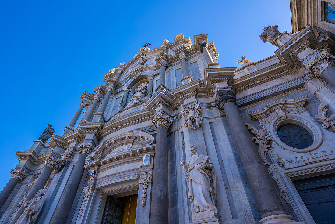 View of Duomo di Sant'Agata, Piazza Duomo, Catania, Sicily, Italy, Mediterranean, Europe