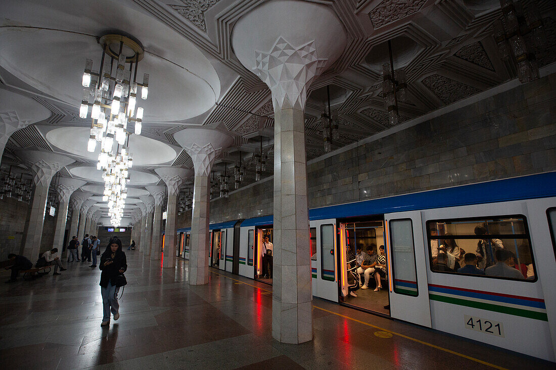 Mustakillik Station, Tashkent Metro, Tashkent, Uzbekistan, Central Asia, Asia