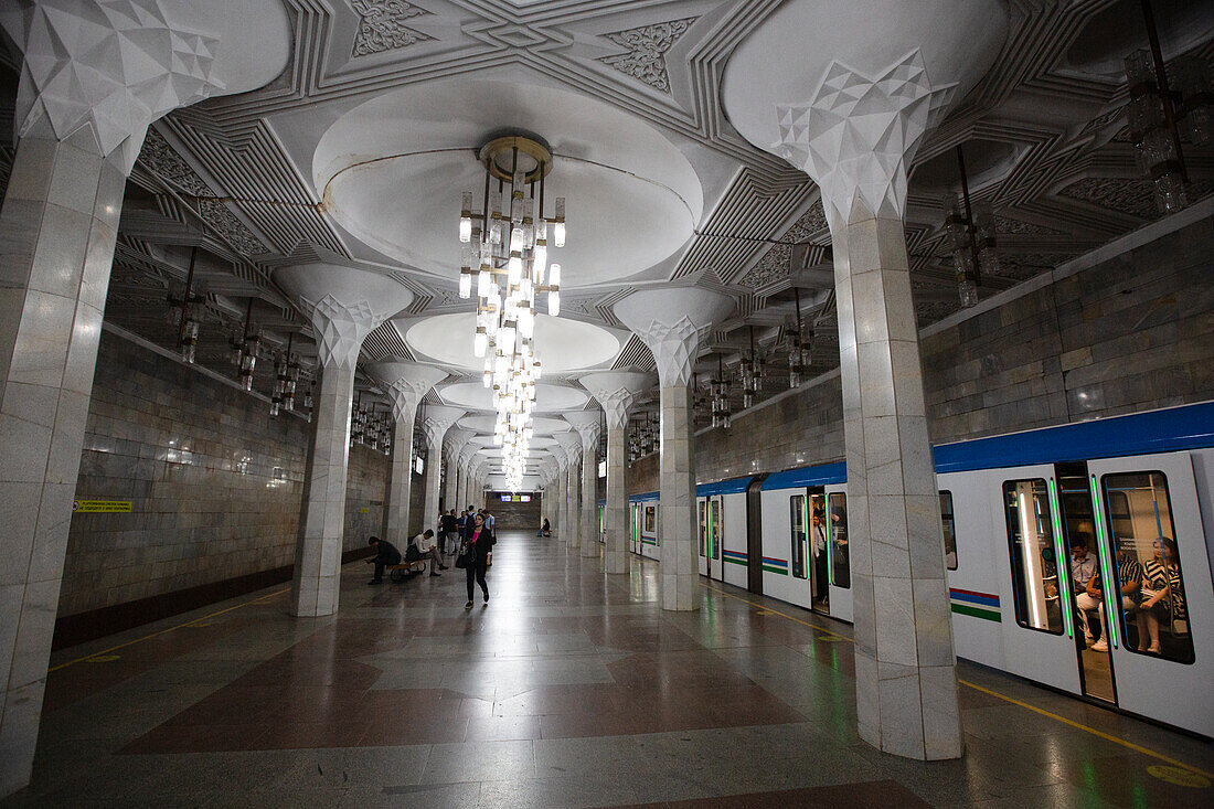 Mustakillik Station, Tashkent Metro, Tashkent, Uzbekistan, Central Asia, Asia