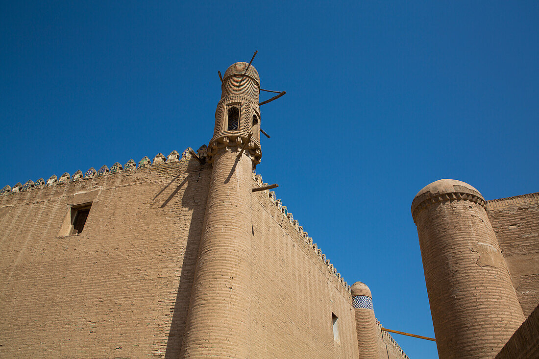 Turm, Äußere Mauer des Tosh HovIi Palastes, Ichon Qala (Itchan Kala), UNESCO Weltkulturerbe, Chiwa, Usbekistan, Zentralasien, Asien