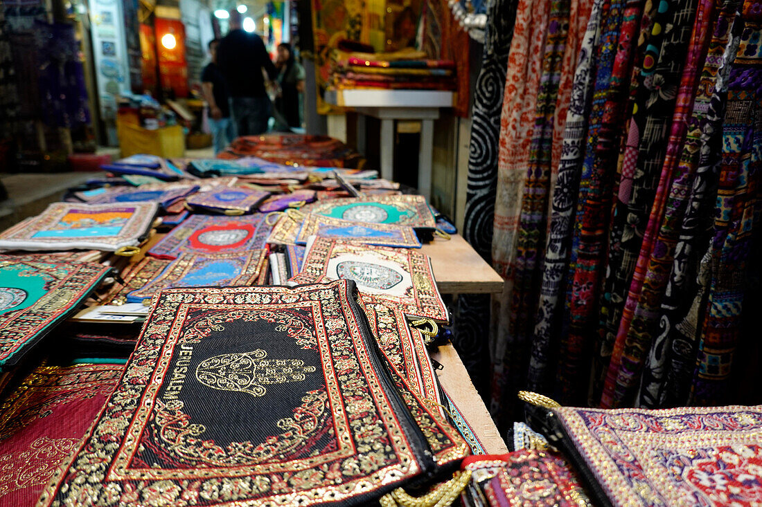 Verkauf von Teppichen in der Altstadt von Jerusalem, Israel, Naher Osten