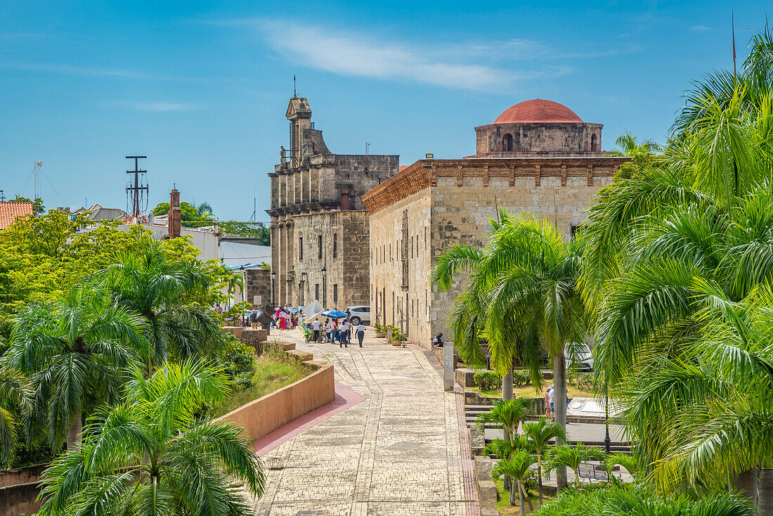 View of Pantheon of the Fatherland from Alcazar de Colon, UNESCO World Heritage Site, Santo Domingo, Dominican Republic, West Indies, Caribbean, Central America