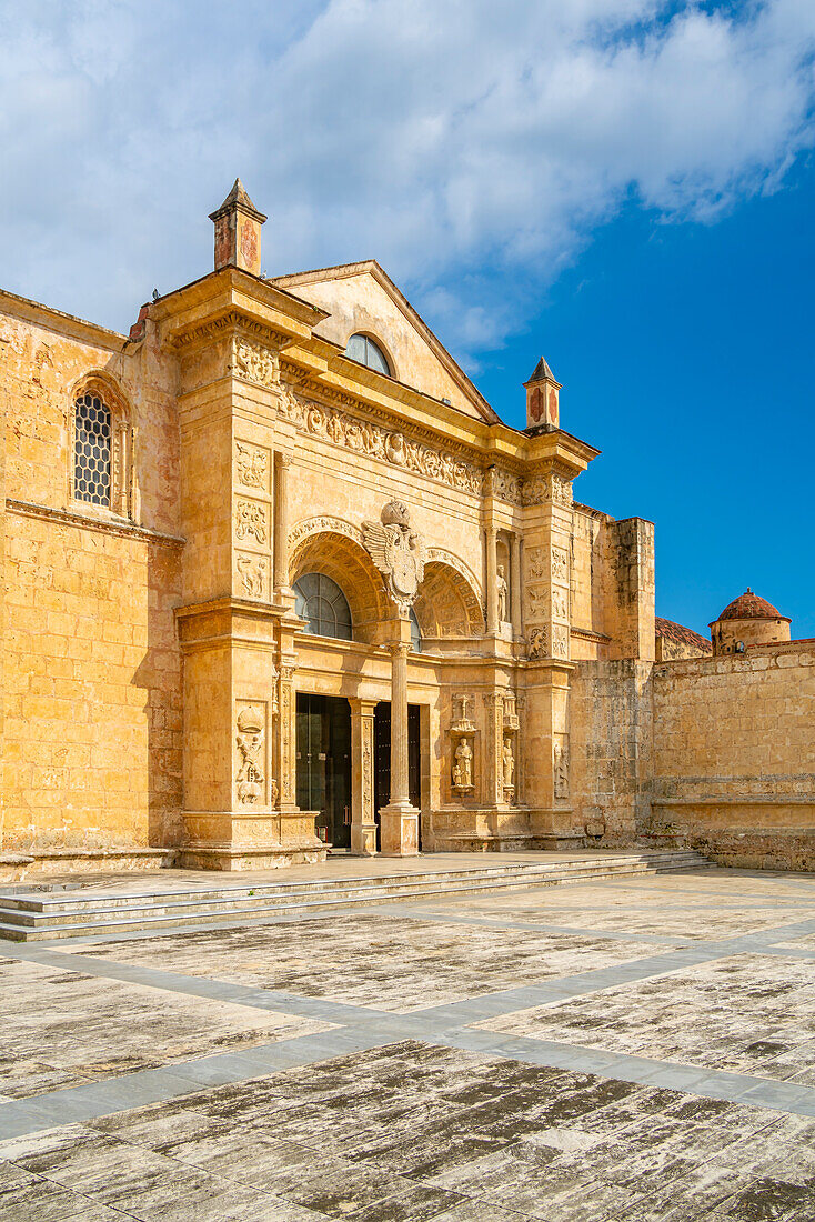 View of 16th century Gothic Cathedral, UNESCO World Heritage Site, Santo Domingo, Dominican Republic, West Indies, Caribbean, Central America