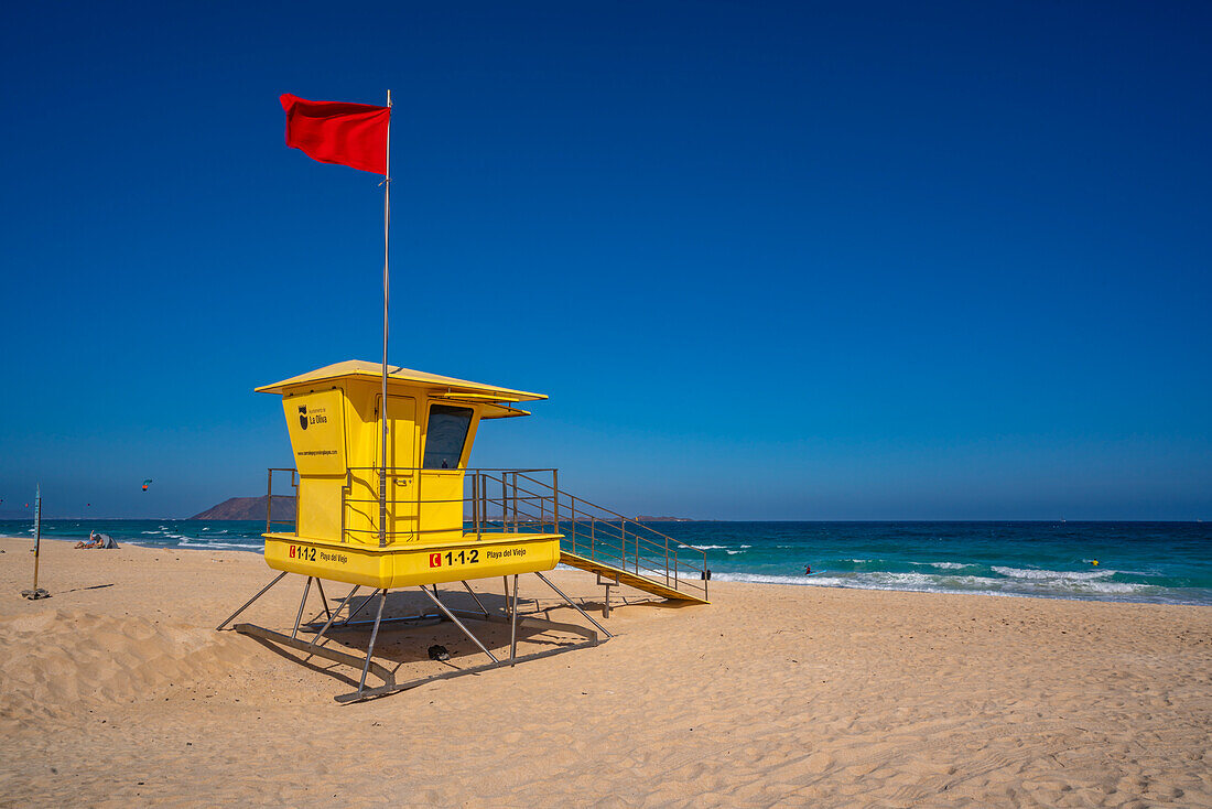 View of beach, lifeguard tower and the Atlantic Ocean, Corralejo Natural Park, Fuerteventura, Canary Islands, Spain, Atlantic, Europe