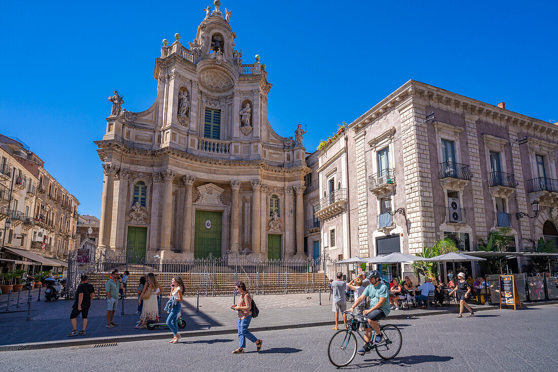 View of cafe and The Basilica della Collegiata church, Catania, Sicily, Italy, Mediterranean, Europe