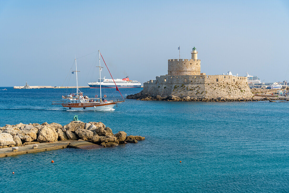 View of Saint Nicholas Fortress, Old Rhodes Town, UNESCO World Heritage Site, Rhodes, Dodecanese, Greek Islands, Greece, Europe
