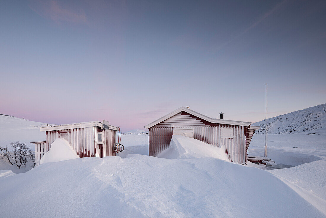 Typisches Haus an der norwegisch-schwedischen Grenze, Narvik, Norwegen, Europa