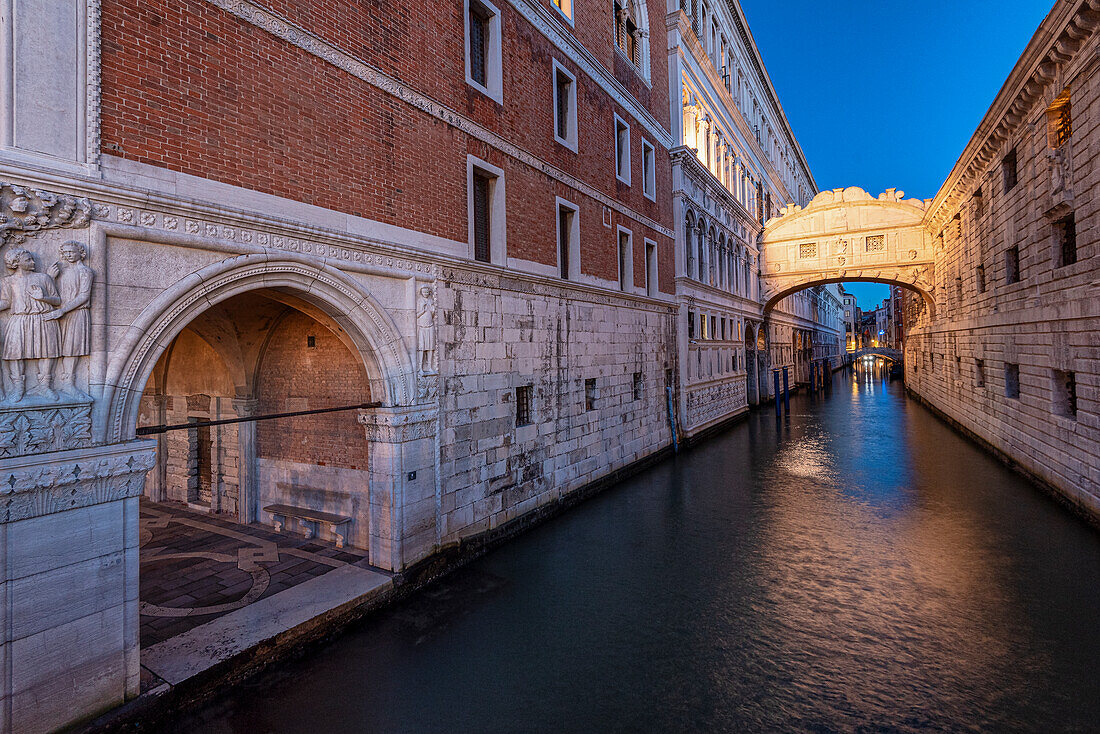Bridge of sighs in Venice at sunrise, Venice, Veneto, Italy, Europe