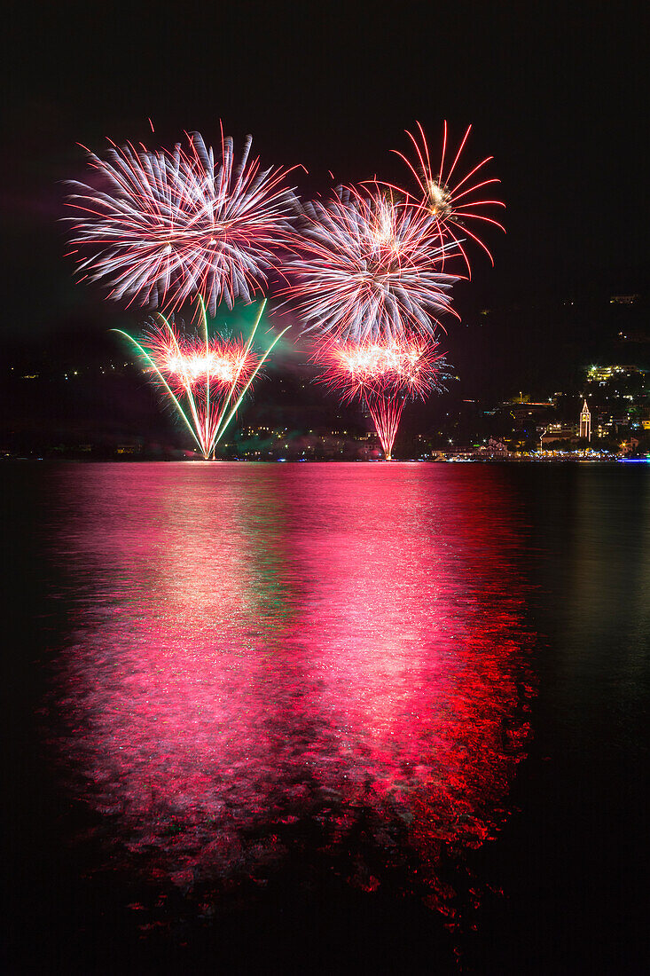 Madonna Della Neve Nachtfest mit Feuerwerk, Pusiano Dorf, Pusiano See, Como Provinz, Lombardei, Italien, Europa