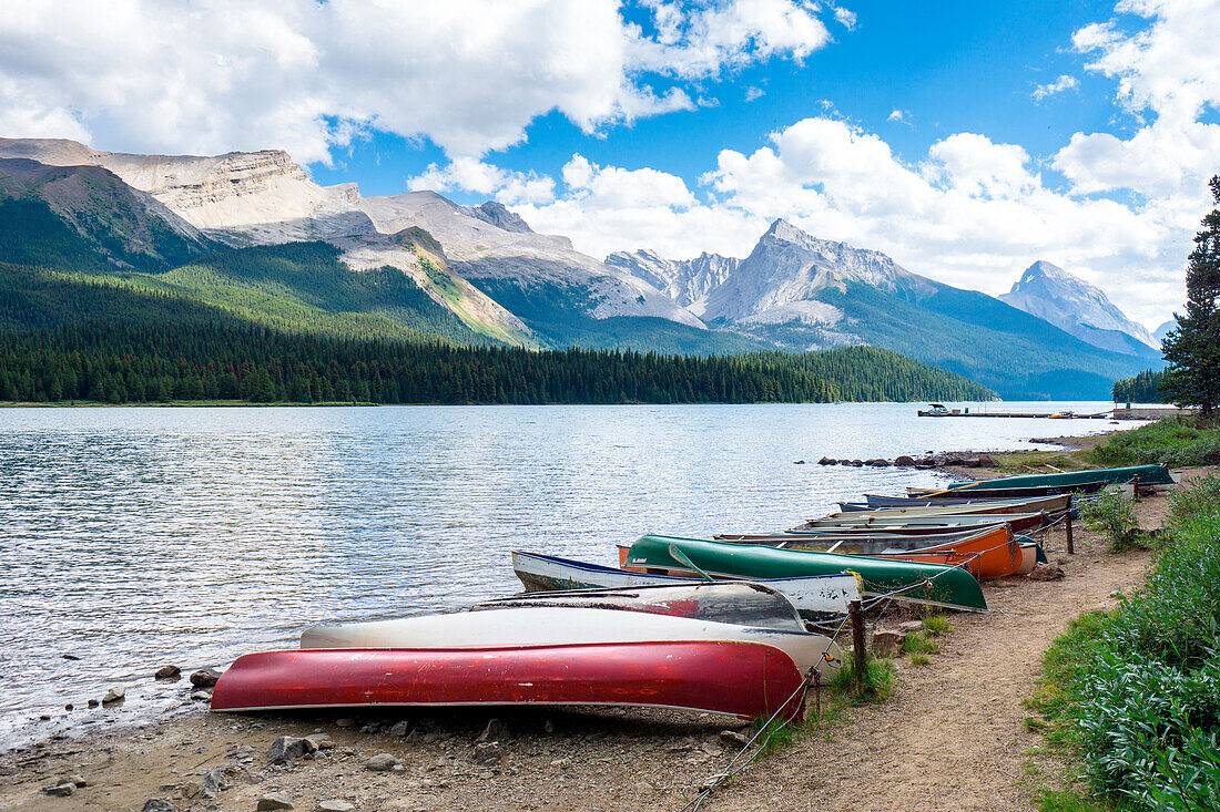 Medicine Lake, Jasper National Park, Jasper, Alberta, Canada