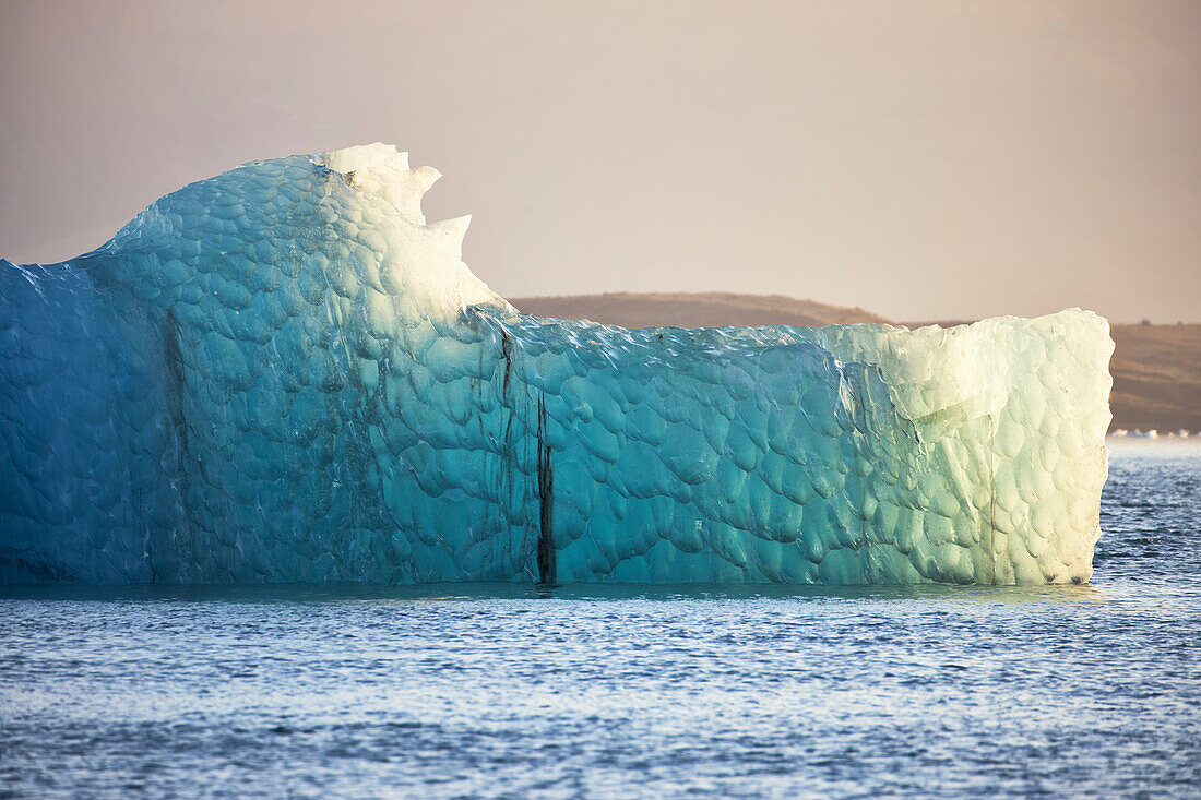 Eisberge während eines Sonnenuntergangs, Jokulsarlon Gletscherlagune, Austurland, Ostisland, Island, Europa