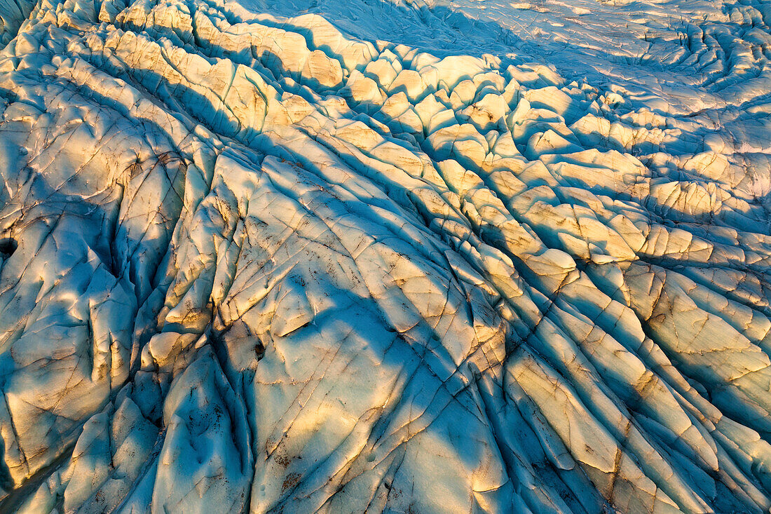 Luftaufnahme mit einer Drohne vom Skaftafellsjokull-Gletscher, Austurland, Island, Europa