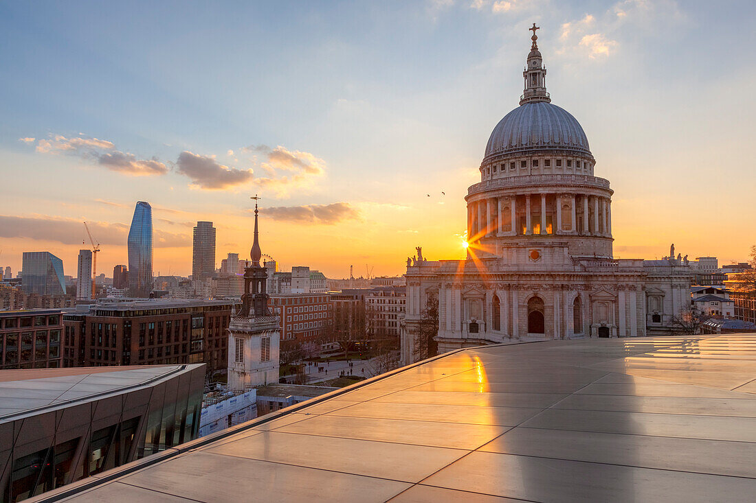 St. Paul’s Cathedral from the terrace of One New Change center, London, Great Britain, UK