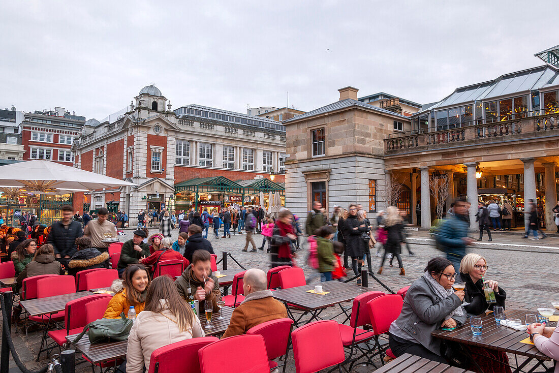 Happy Hour in Covent Garden, London, Great Britain, UK