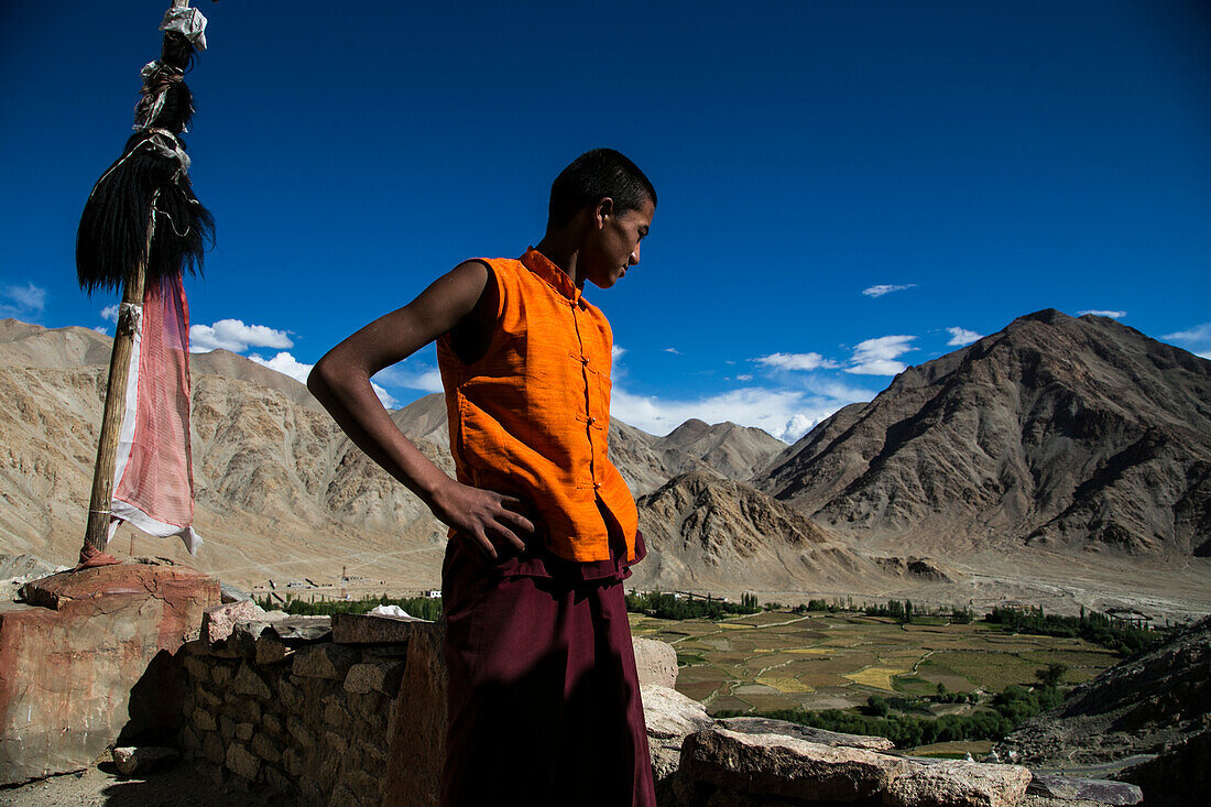 Buddhistischer Mönch in einem Kloster in Ladakh