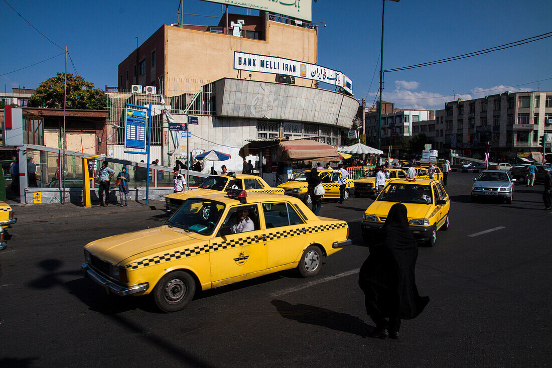 Taxis and people on the streets of Tabriz