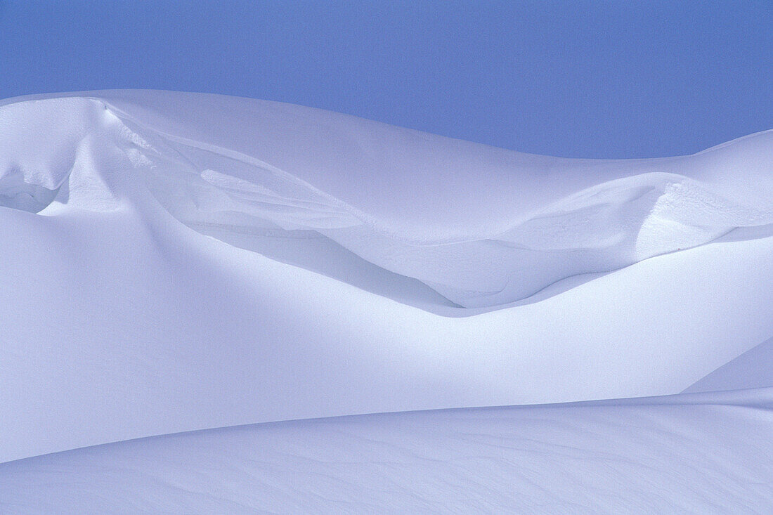 Winter Schneeverwehung rein abstrakt Schneebank Grat nach Schneesturm am Patricia Beach am Lake Winnipeg Manitoba Kanada