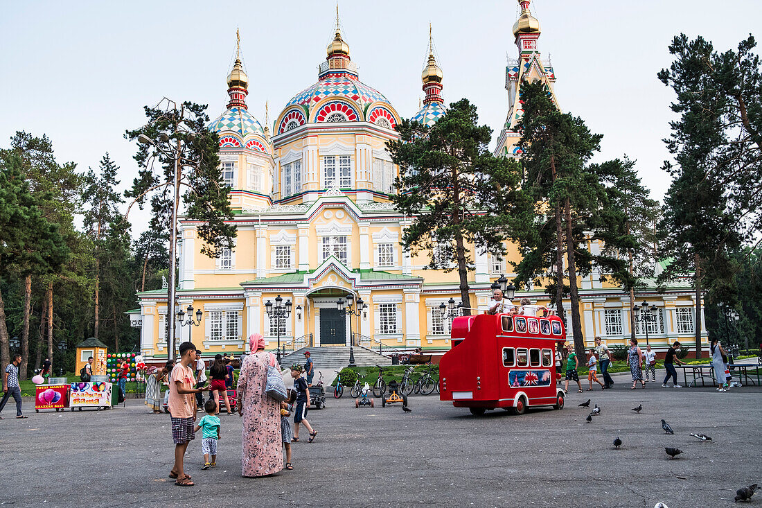 Russisch-orthodoxe Zenkov-Kathedrale oder Himmelfahrtskathedrale in Almaty