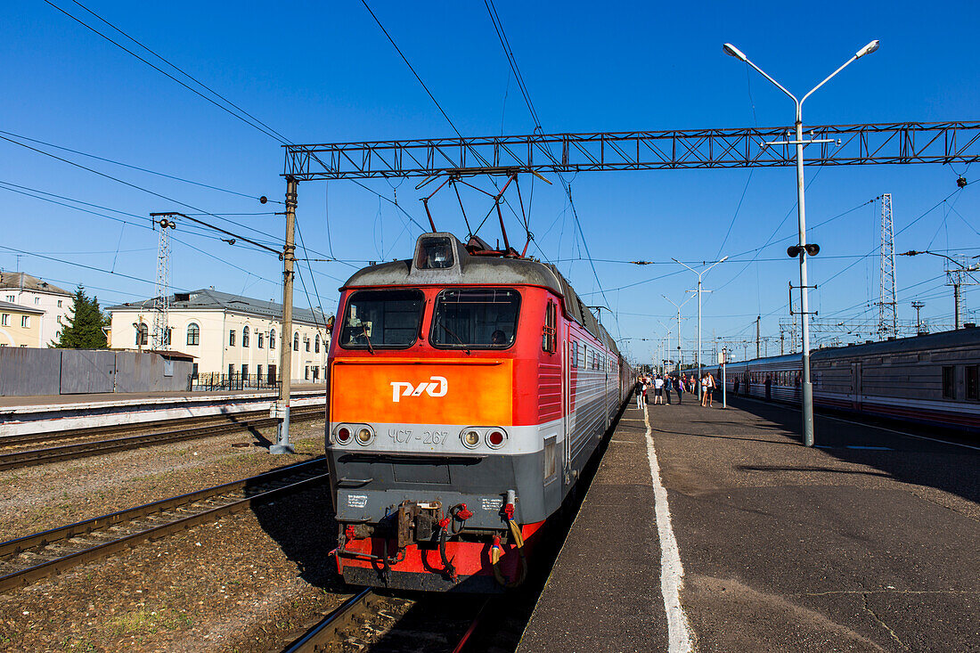 Transsibirische Lokomotive im Bahnhof von Jaroslawl