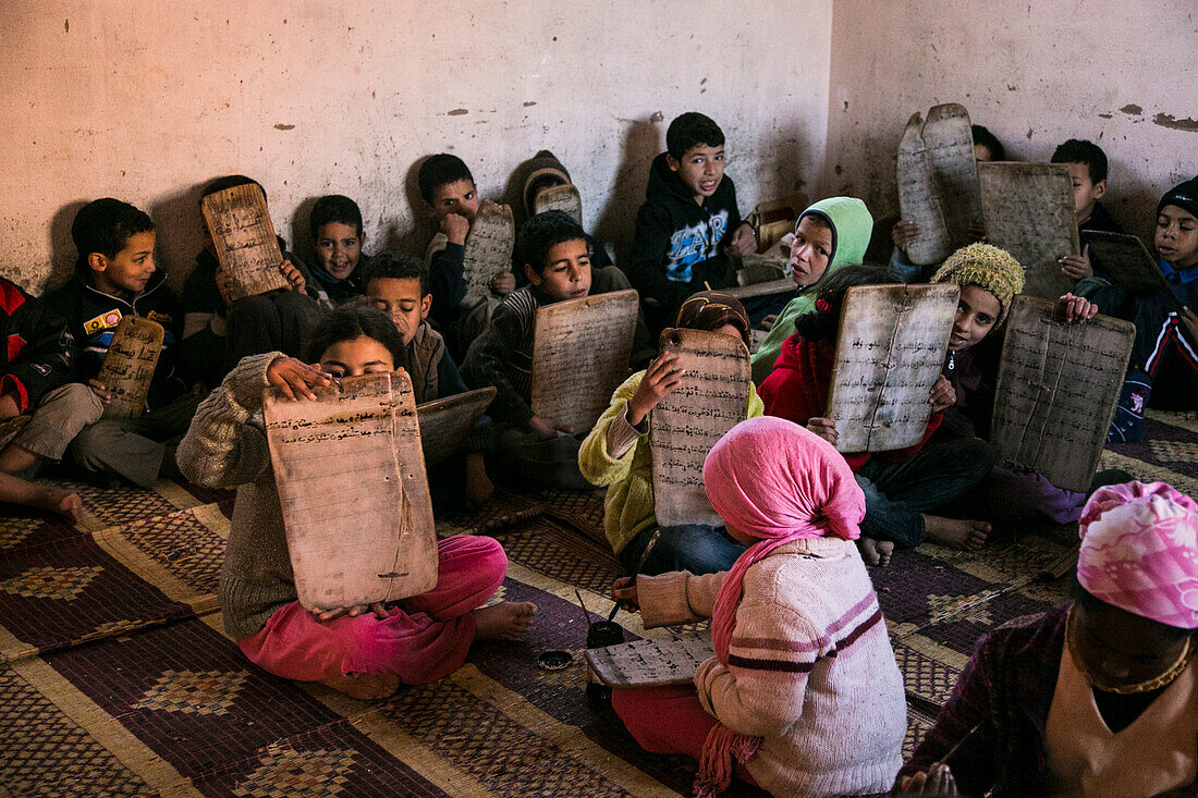 Kinder in der Madrassa in der Region Tafrout im Anti-Atlas