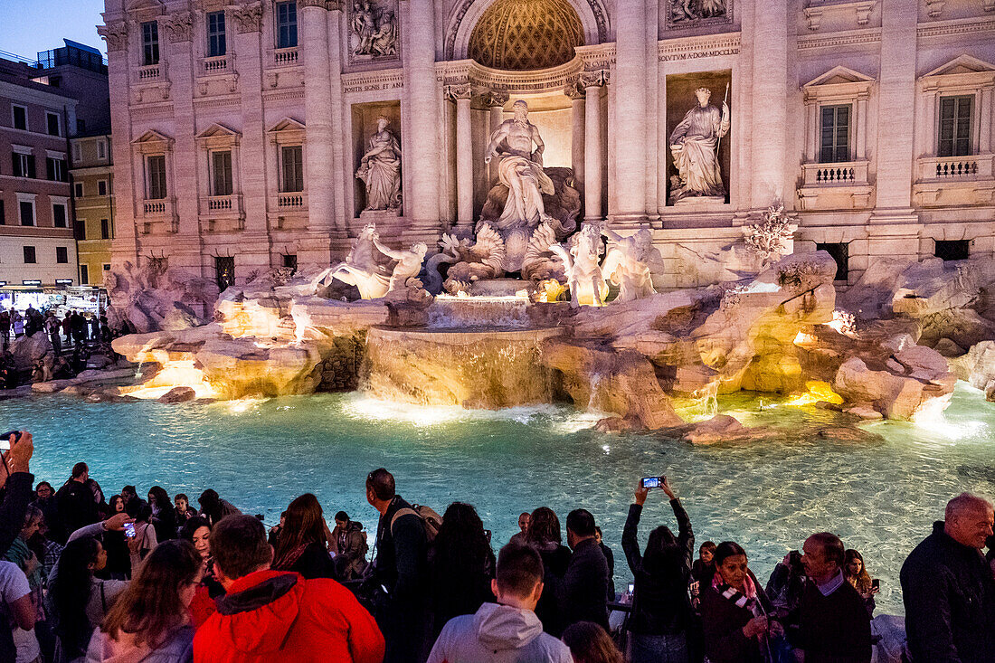 Fontana di Trevi at sunset