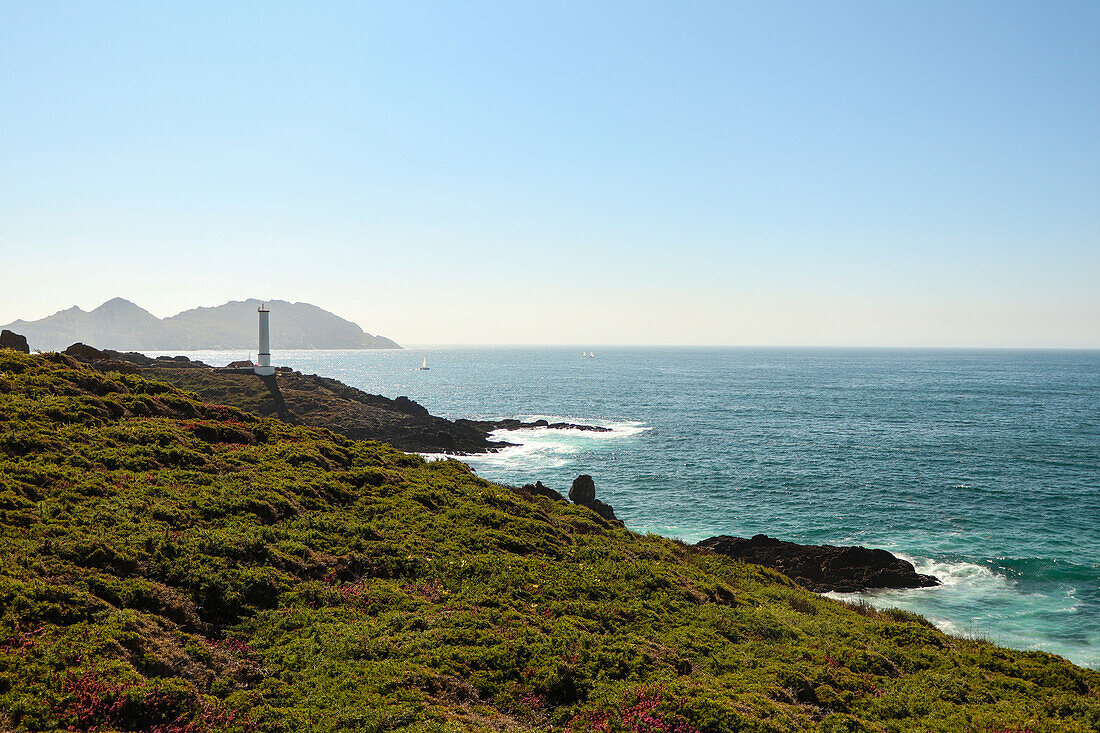Steilküste von Cabo Home in Rias Baixas, Galicien, Spanien