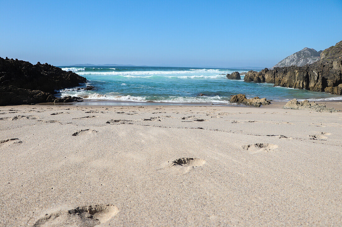 Paradiesischer leerer Strand in Cabo Home, Galicien, Spanien